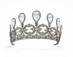 德国王室家族收藏王冠将拍卖