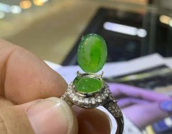 2万+买的翡翠戒指竟是刷的绿漆？到底什么样的珠宝展才靠谱？_4