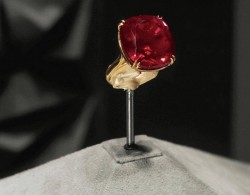 2.48亿元！拍卖史上最大红宝石拍出：原石重量达101克拉